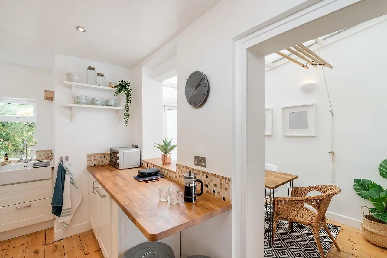 Nomi Homes - Exeter - Bookdirect - Central - Beach - Wifi